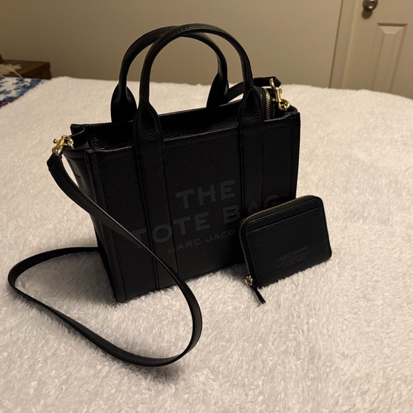 Marc Jacobs Black Tote with Matching Wallet - Picture 3 of 13